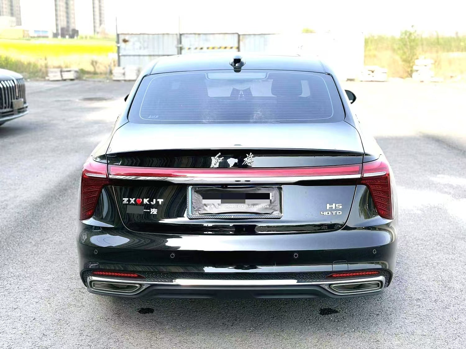 # 2023 Hongqi H5 Midsize Luxury Family Sedan ### 行业标准简写 2023 FAW Hongqi H5 Mid-size Luxury Family Car