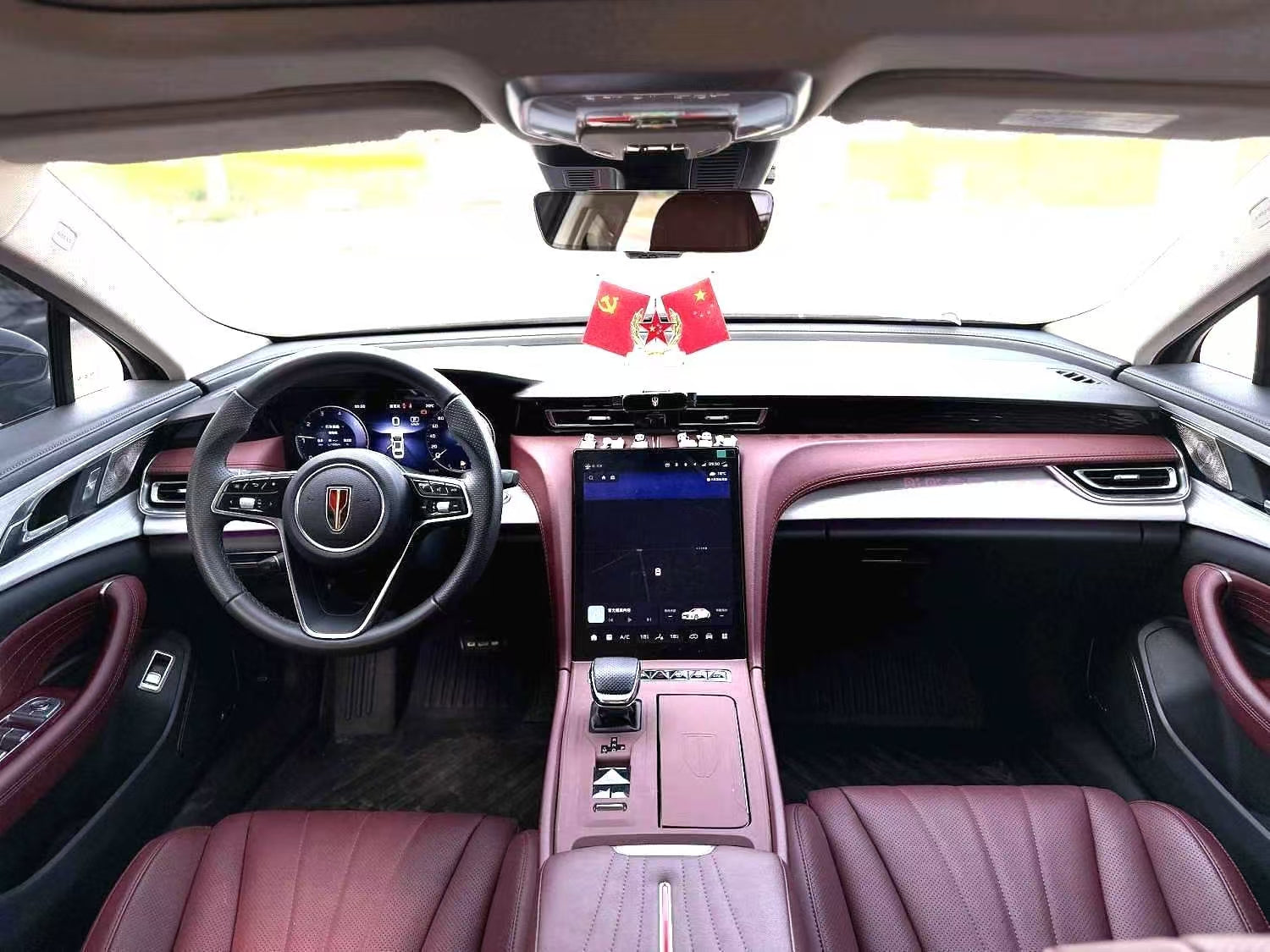 # 2023 Hongqi H5 Midsize Luxury Family Sedan ### 行业标准简写 2023 FAW Hongqi H5 Mid-size Luxury Family Car