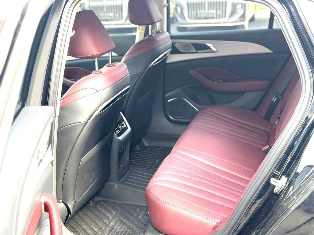 # 2023 Hongqi H5 Midsize Luxury Family Sedan ### 行业标准简写 2023 FAW Hongqi H5 Mid-size Luxury Family Car