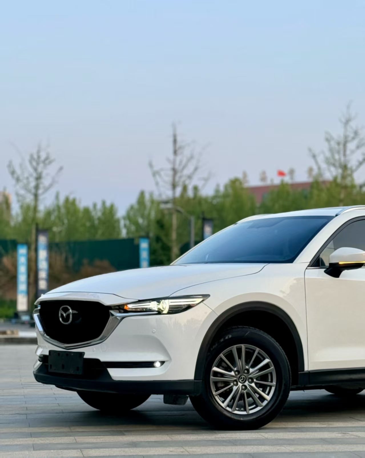 # 标准英文翻译 **2021 Mazda CX-5 2.5L Two-Wheel Drive Premium Edition (Automatic Transmission)**  ### 汽车行业精简通用版（外贸/海报常用） **2021 Mazda CX-5 2.5L FWD Supreme AT** - FWD = 前置前驱（两驱） - AT = 自动挡 - Supreme = 智尊型