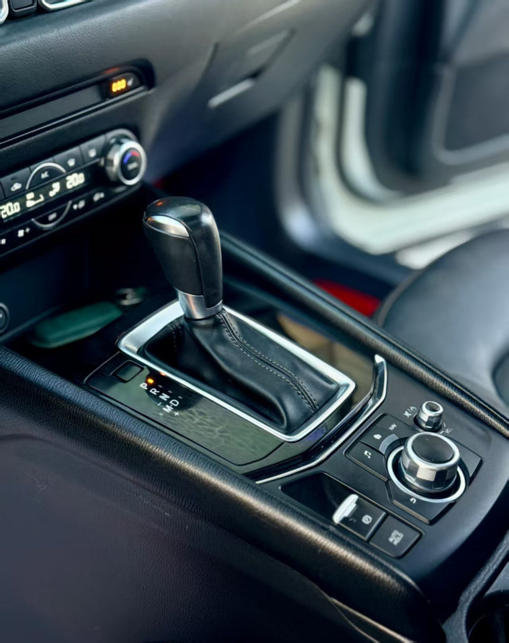 # 标准英文翻译 **2021 Mazda CX-5 2.5L Two-Wheel Drive Premium Edition (Automatic Transmission)**  ### 汽车行业精简通用版（外贸/海报常用） **2021 Mazda CX-5 2.5L FWD Supreme AT** - FWD = 前置前驱（两驱） - AT = 自动挡 - Supreme = 智尊型