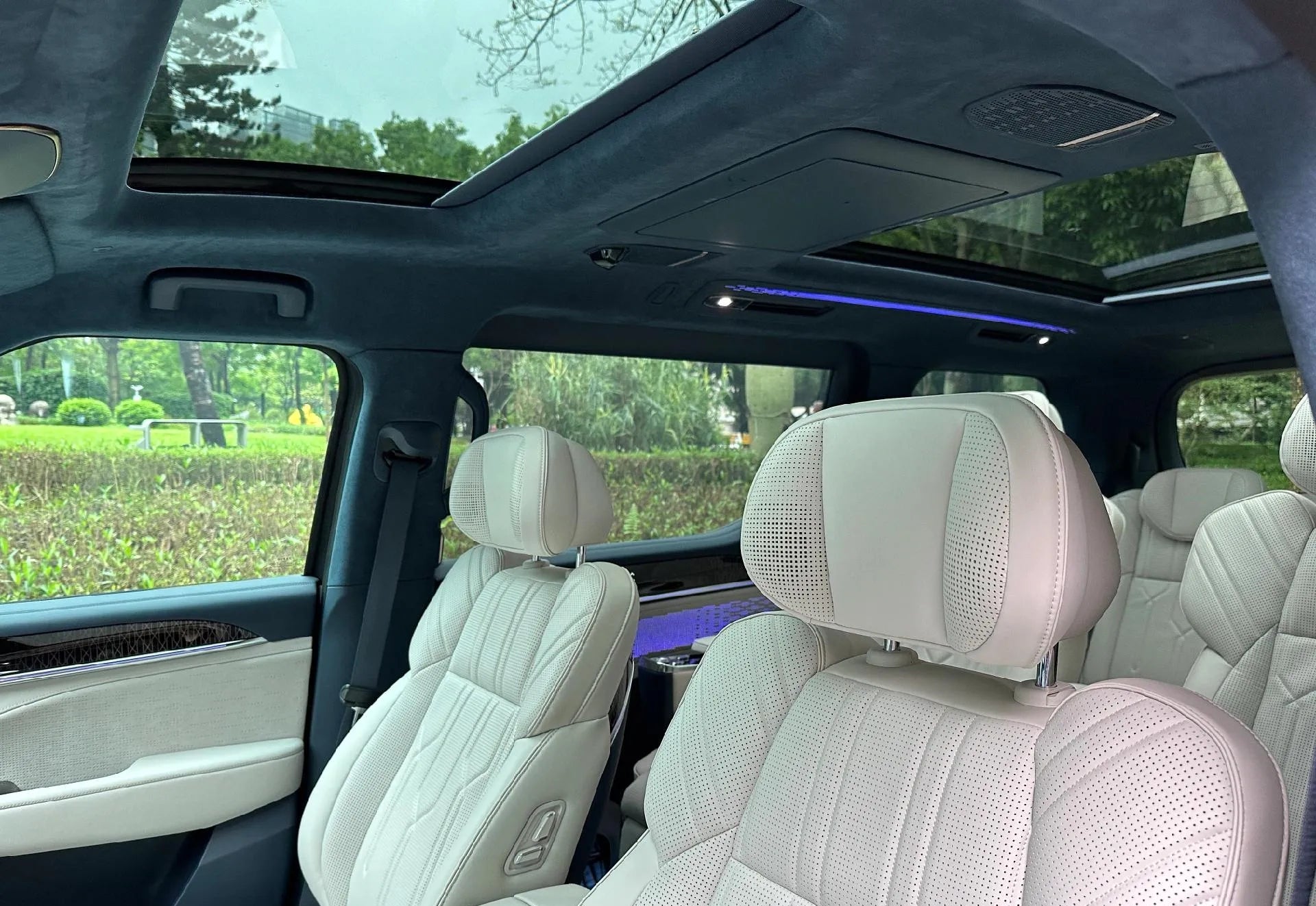 # 2022 ZEEKR 009 All-Electric Luxury MPV