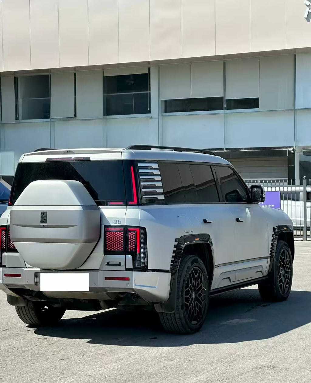 YangWang U8 2023 Luxury Edition — 880kW EREV | 3.6s | Amphibious Off-Road Flagship