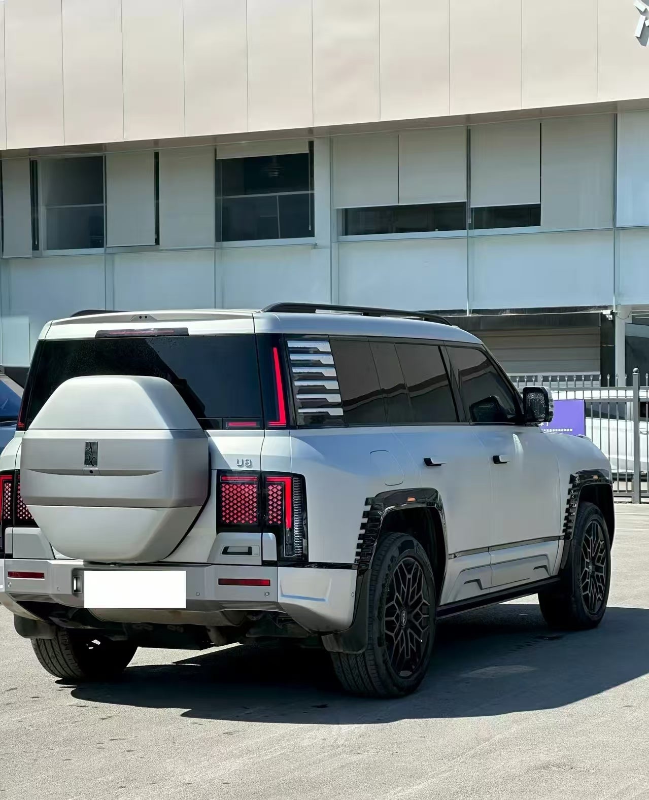 YangWang U8 2023 Luxury Edition — 880kW EREV | 3.6s | Amphibious Off-Road Flagship
